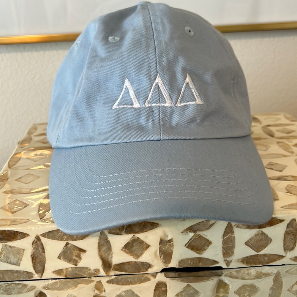 Tri delta hat